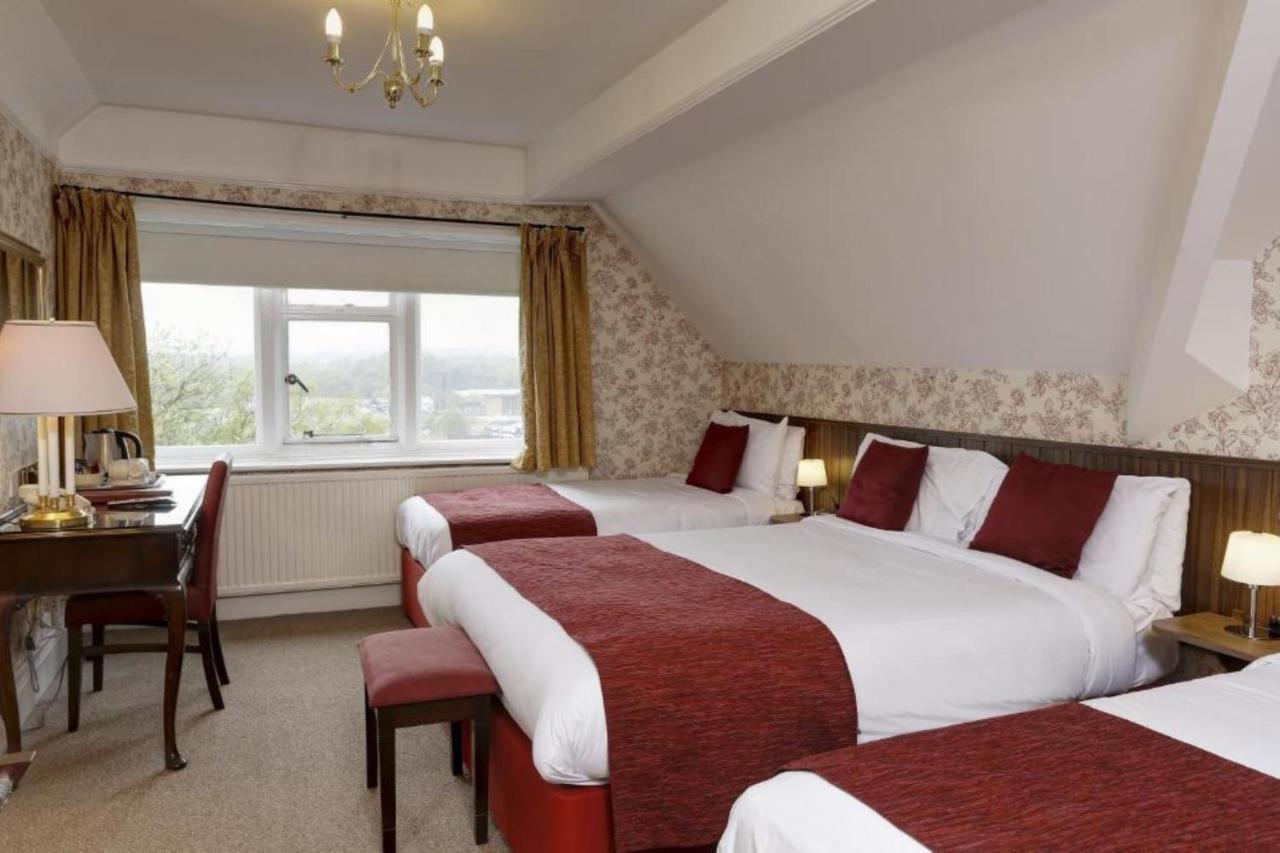 Broadfield Park Hotel 3*