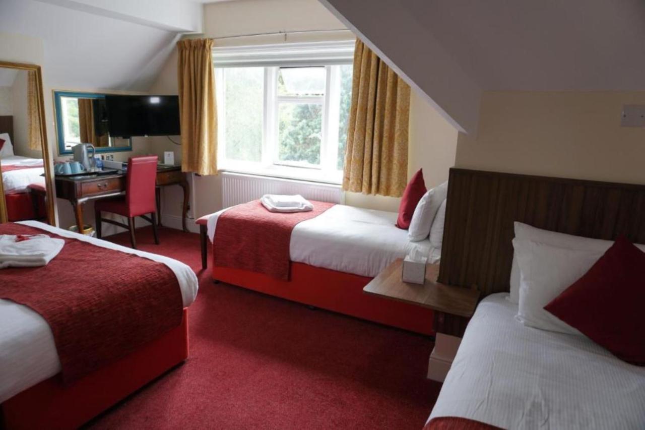 Broadfield Park 3*